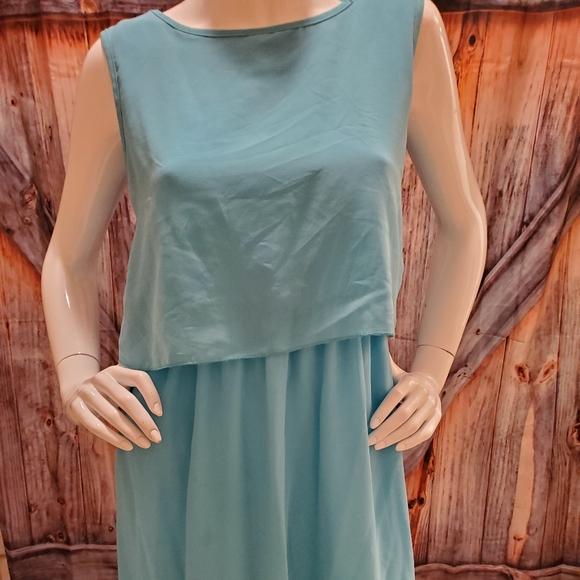 Dress - Picture 1 of 3